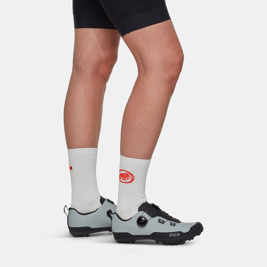 assos x mammut gravel socks sommer weiß-rot